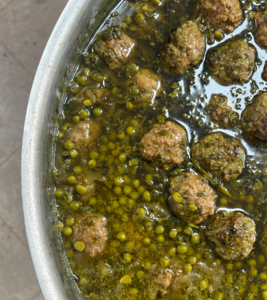 קציצות בקר עם אפונה