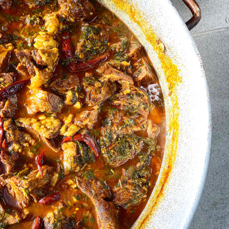 תבשיל בשר ראש עם חומוס פיקנטי