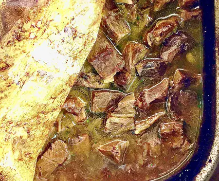 קוביות צלי בקר ובצל מקורמל