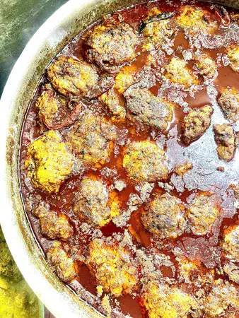 קציצות פיקנטיות מטוגנות ומבושלות