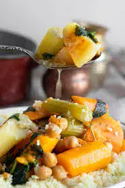 תבשיל ירקות לקוסקוס וגרגירי חומוס